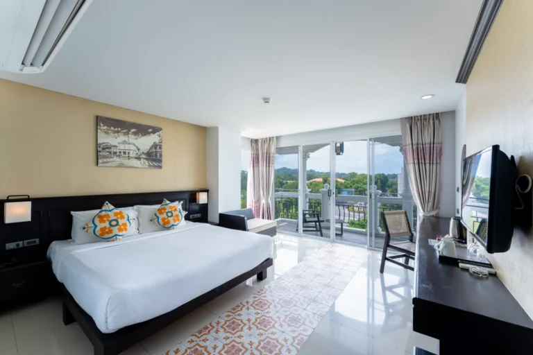 SUPERIOR ROOM WITH BATHTUB