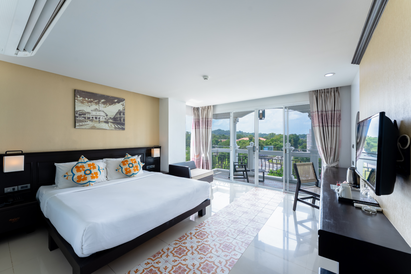SUPERIOR ROOM WITH BATHTUB